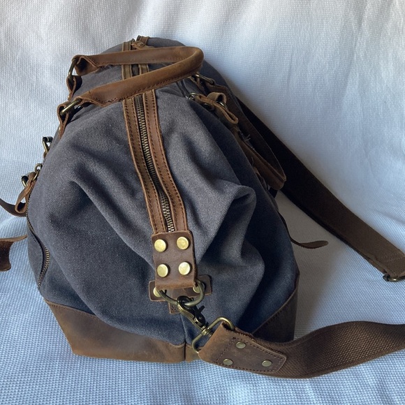 DUFFEL Travel Sports Bag Brown Gray Canvas Leather Multiple Zipper Pockets - Picture 3 of 10
